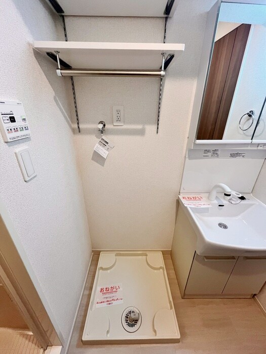 物件内観写真10　(洗濯機置場)