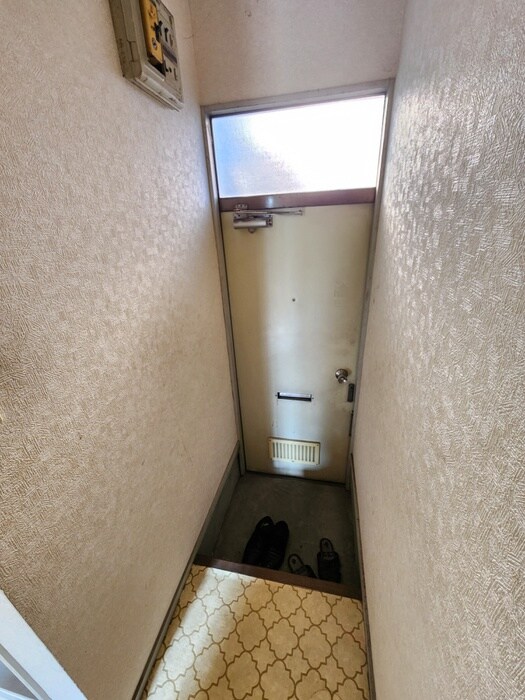 物件内観写真10　(玄関)