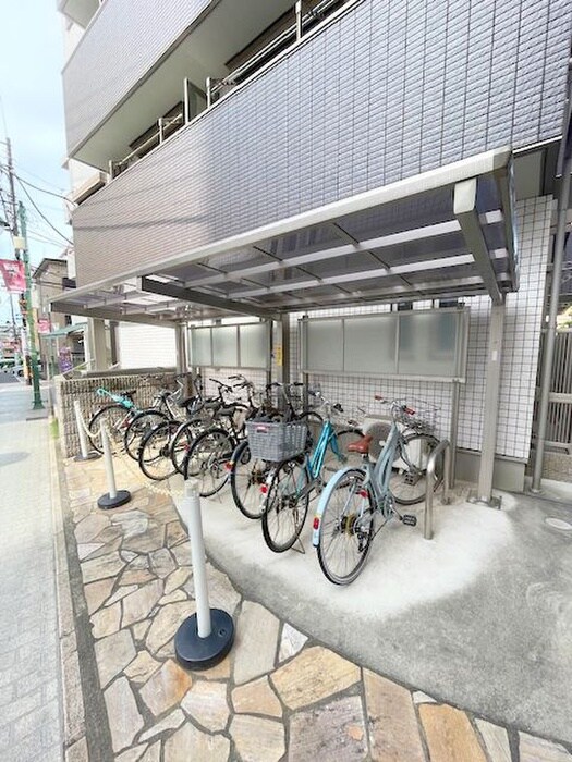 物件外観写真3　(駐輪場)