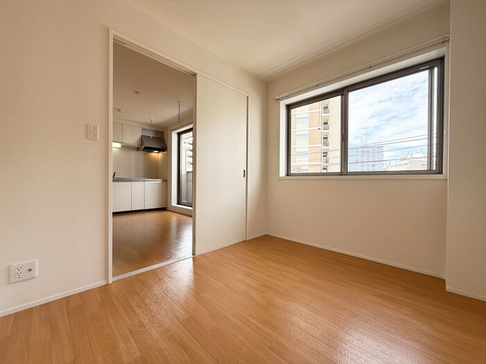 物件内観写真10　(居室)