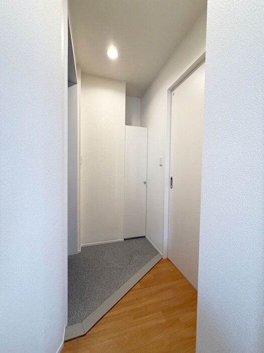 物件内観写真18　(玄関)