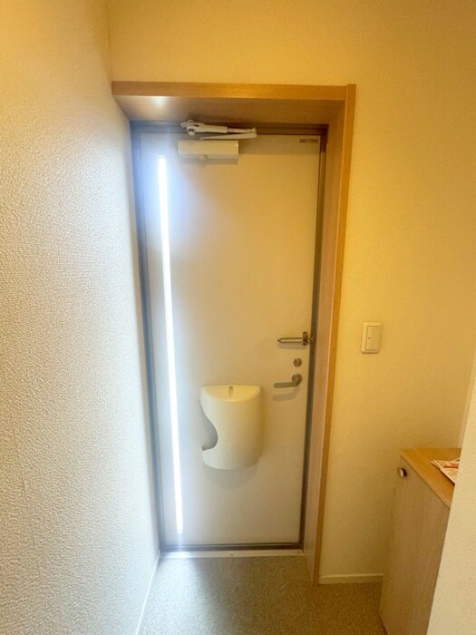 物件内観写真13　(玄関)