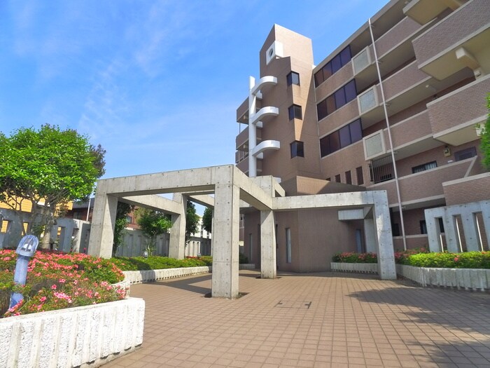 物件外観写真2　(エントランス部分)