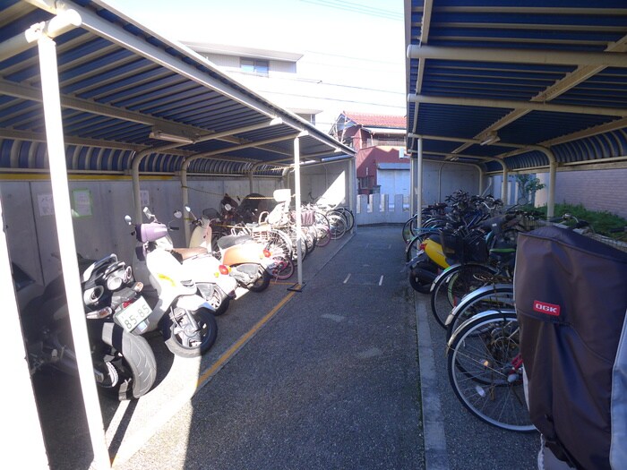 物件外観写真5　(駐輪場)