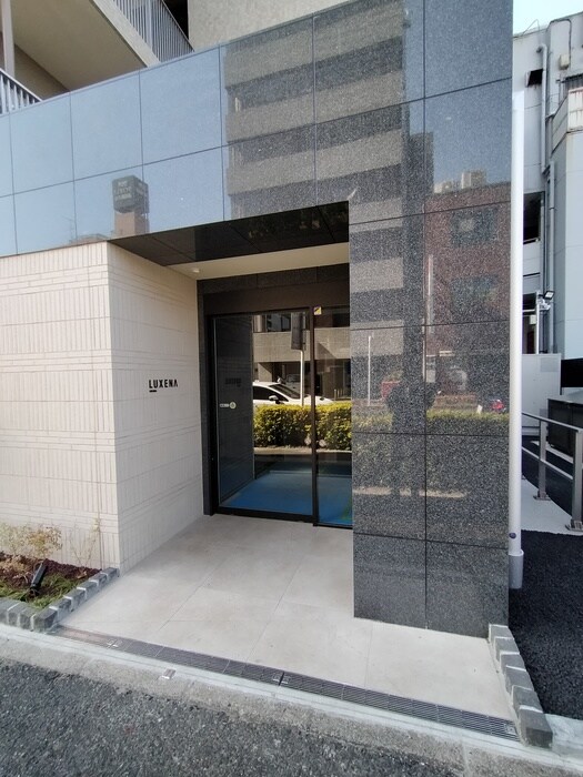 物件外観写真3　(エントランス部分)