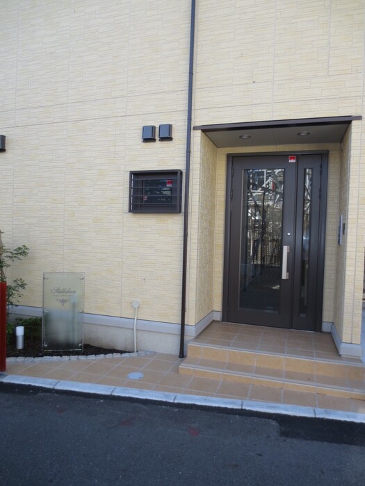 物件外観写真3　(エントランス部分)