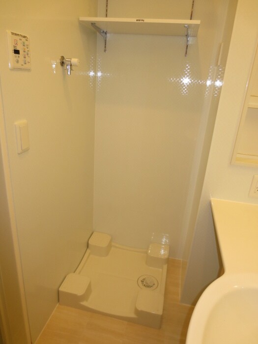 物件内観写真7　(洗濯機置場)