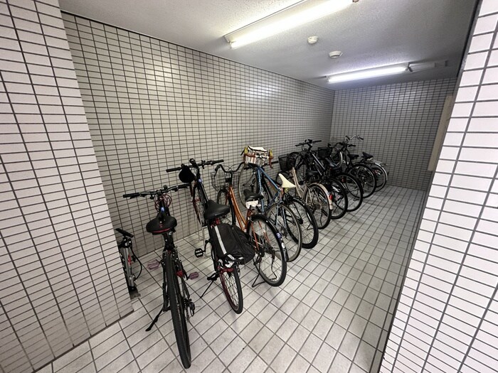 物件外観写真4　(駐輪場)