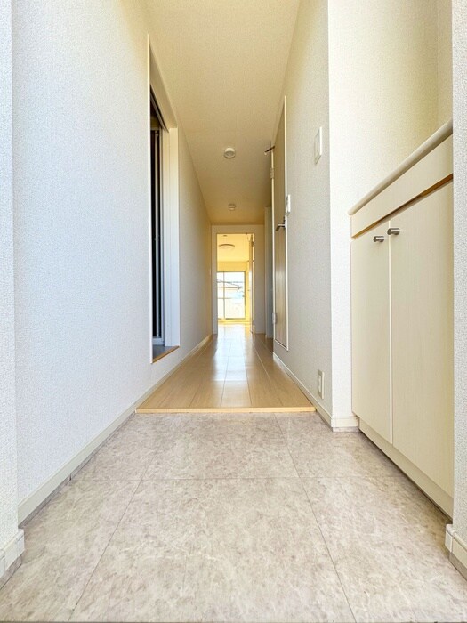 物件内観写真8　(玄関)