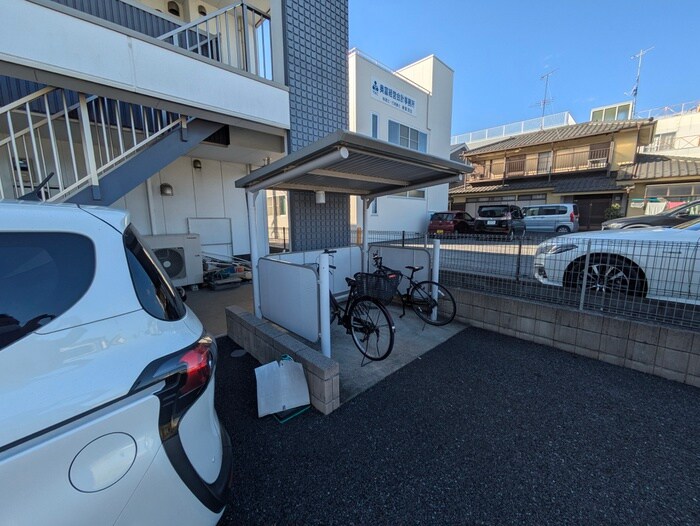 物件外観写真3　(駐輪場)