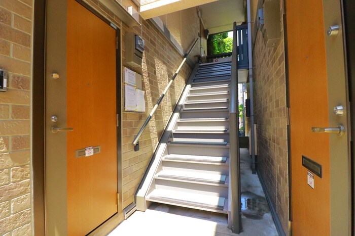 物件外観写真4　(エントランス部分)