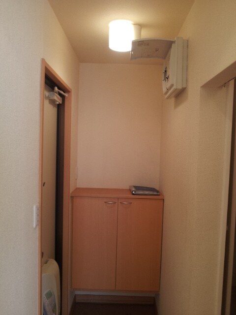 物件内観写真12　(玄関)