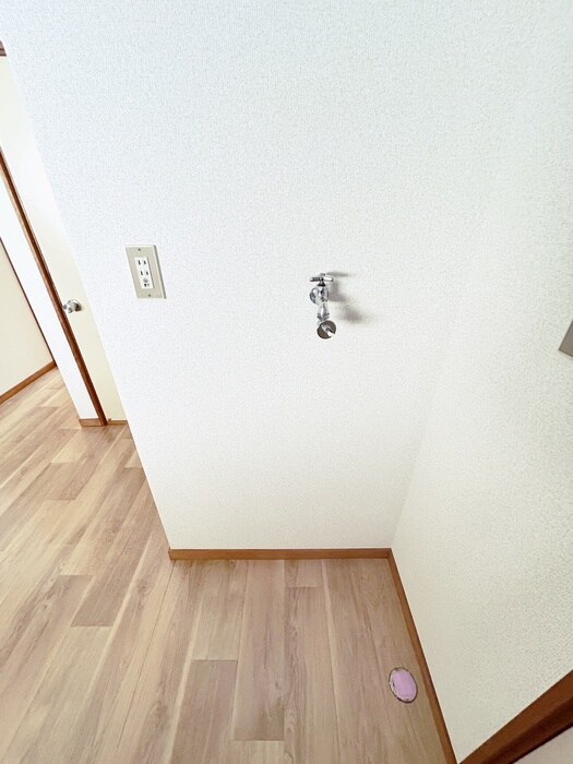 物件内観写真13　(洗濯機置場)