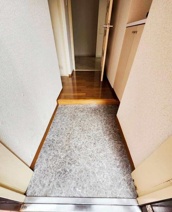 物件内観写真17　(玄関)