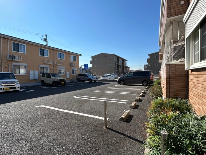 物件外観写真5　(駐車場)
