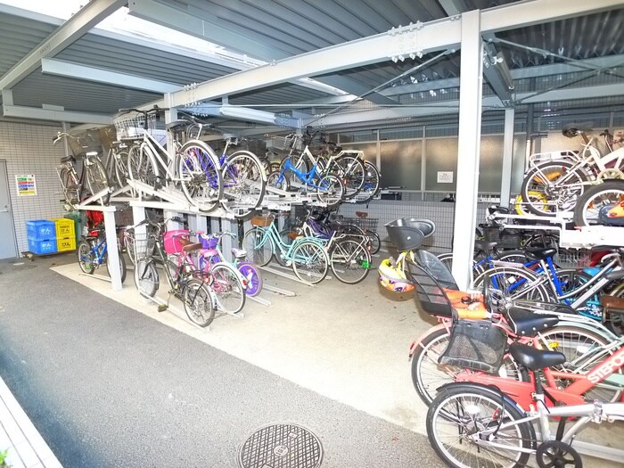 物件外観写真6　(駐輪場)