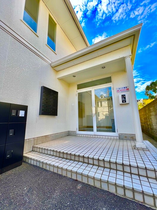 物件外観写真4　(エントランス部分)