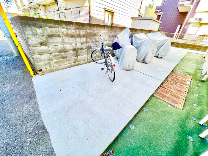 物件外観写真5　(駐輪場)