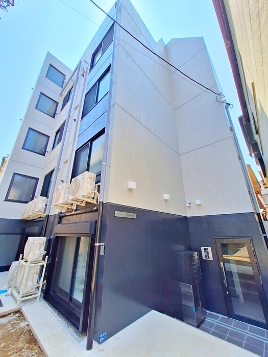 物件外観写真6　(エントランス部分)