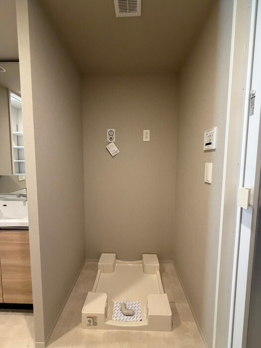 物件内観写真14　(洗濯機置場)