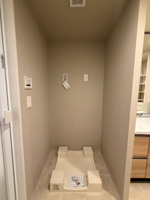 物件内観写真15　(洗濯機置場)