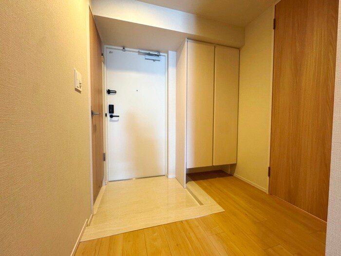 物件内観写真16　(玄関)