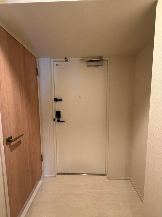 物件内観写真16　(玄関)