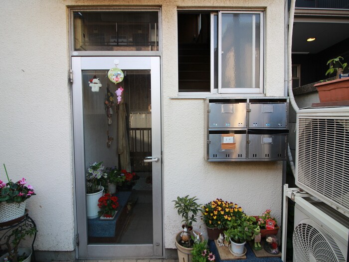 物件外観写真5　(エントランス部分)