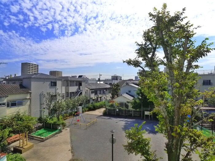 物件内観写真16　(室内からの展望)