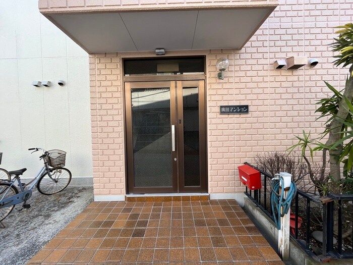 物件外観写真2　(エントランス部分)