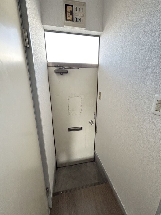 物件内観写真16　(玄関)