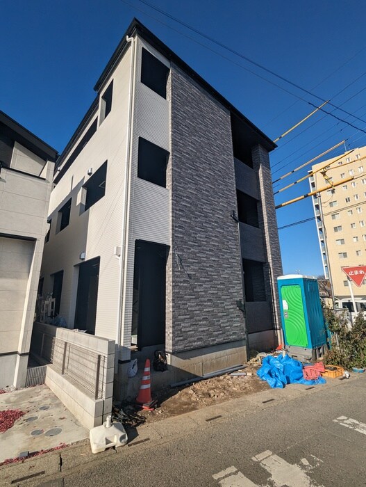 物件外観写真4　(エントランス部分)