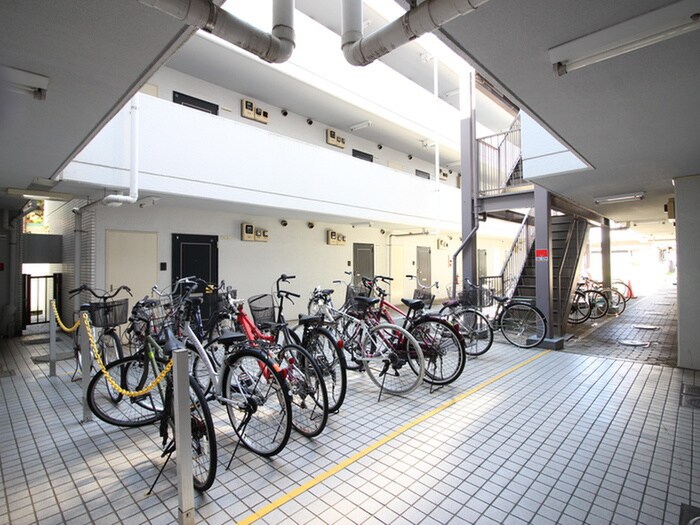 物件外観写真5　(駐輪場)