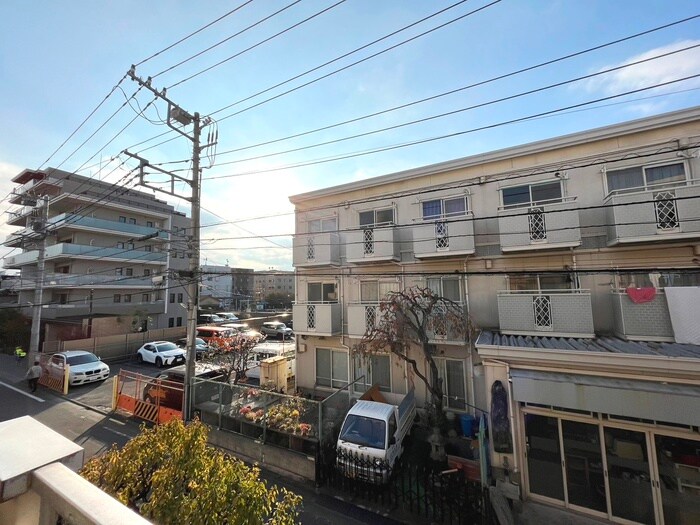 物件内観写真10　(室内からの展望)