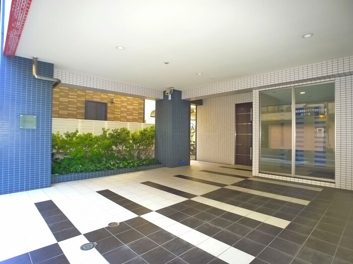 物件外観写真3　(エントランス部分)