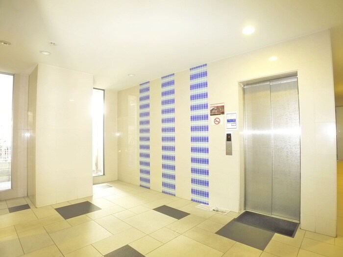 物件外観写真4　(エントランス部分)