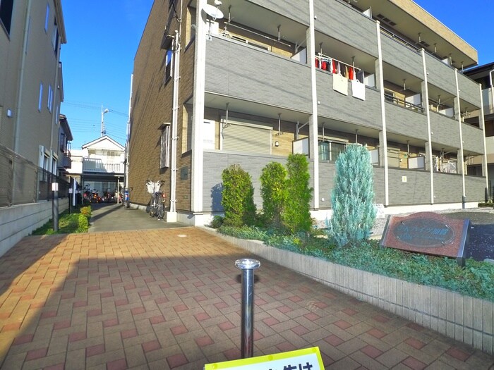 物件外観写真2　(エントランス部分)