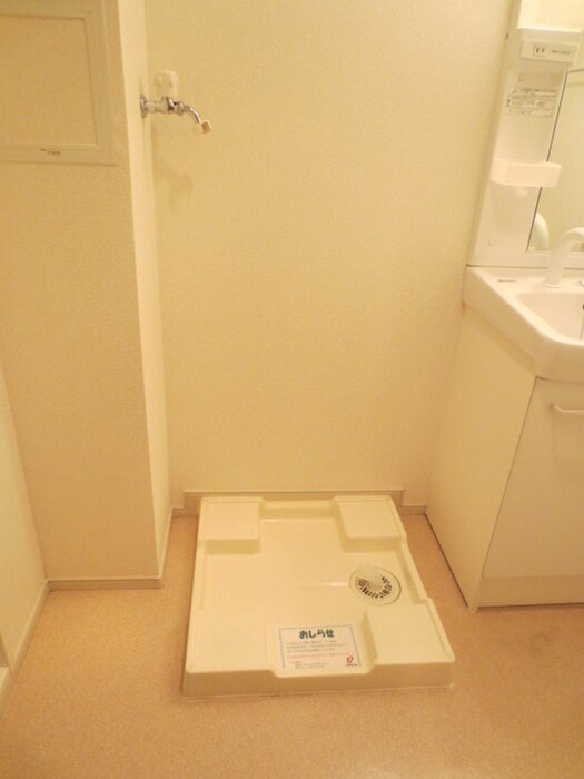 物件内観写真8　(洗濯機置場)