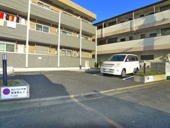 物件外観写真4　(駐車場)