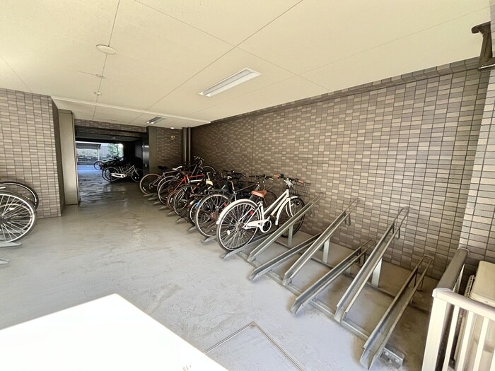 物件外観写真5　(駐輪場)