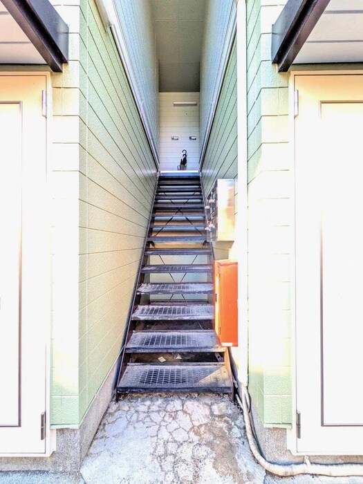 物件外観写真4　(エントランス部分)