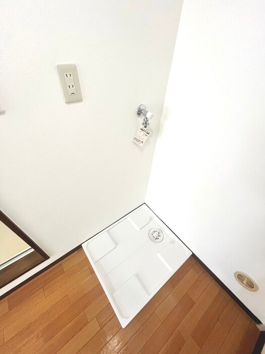 物件内観写真16　(洗濯機置場)