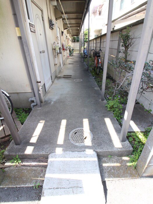 物件外観写真5　(エントランス部分)