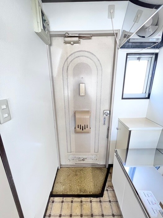 物件内観写真15　(玄関)