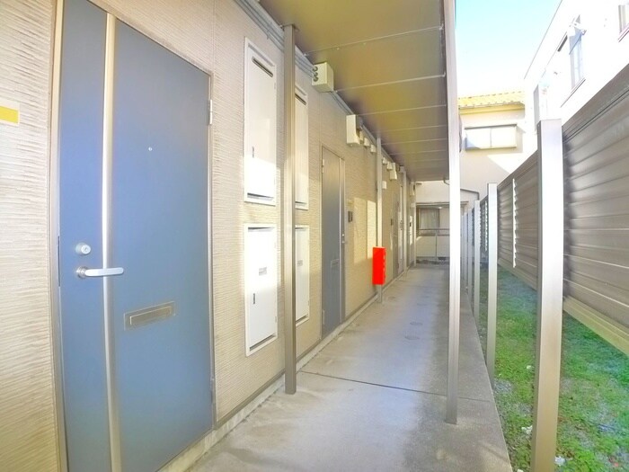 物件外観写真5　(エントランス部分)