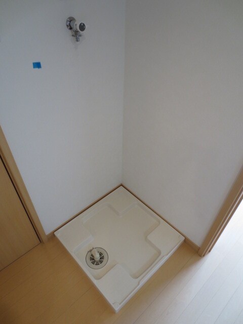 物件内観写真10　(洗濯機置場)