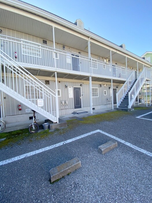 物件外観写真2　(エントランス部分)