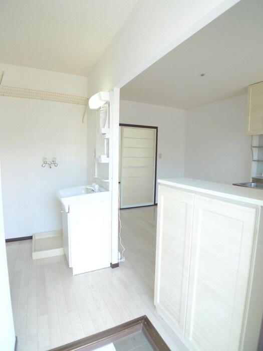 物件内観写真12　(玄関)