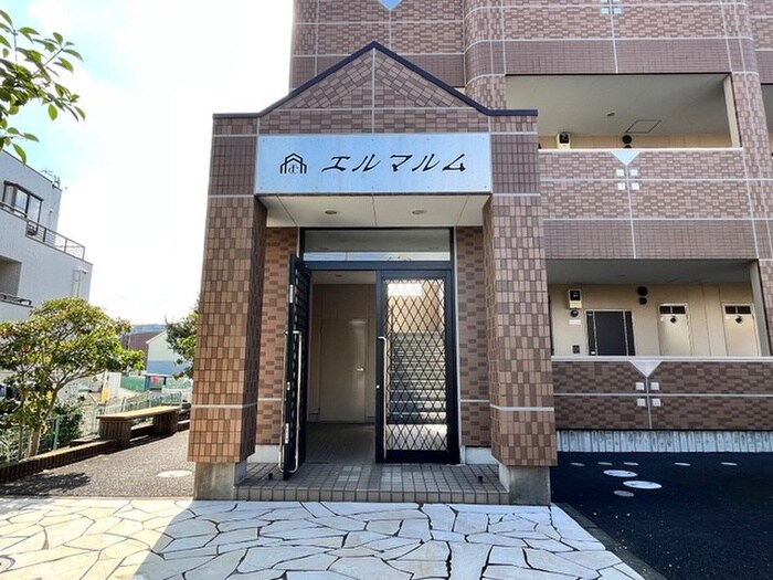 物件外観写真6　(エントランス部分)