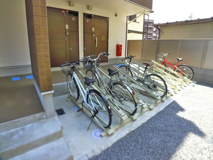 物件外観写真4　(駐輪場)